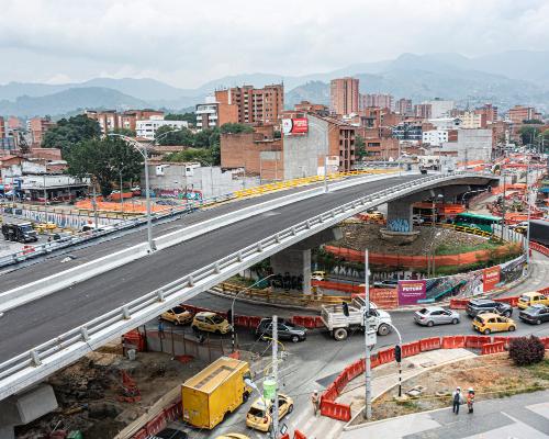 FotografoFoto Alcaldía de Medellín:Las obras del intercambio vial de San Juan llegaron al 80 % de avance. 